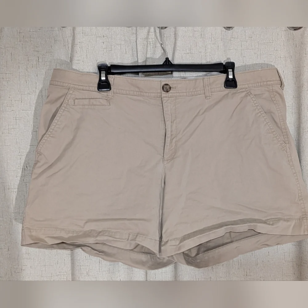 Old Navy Women's Tan Cargo Shorts
